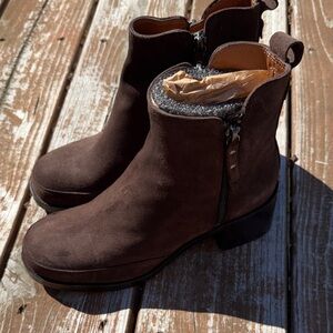 NWOT Homers Artisan Suede Ankle Heeled Booties size 6.5